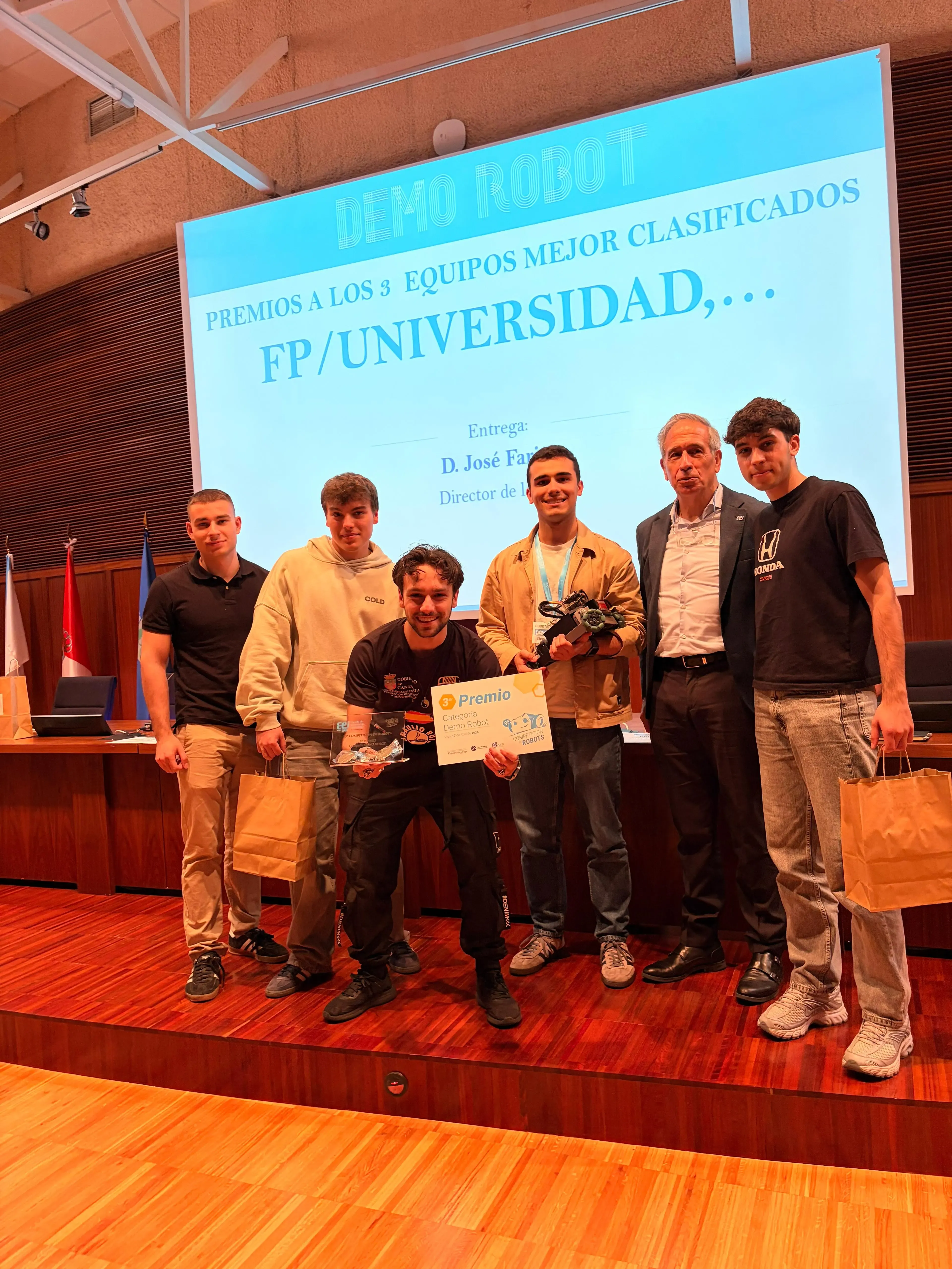 Aura de fondo: Primera competición